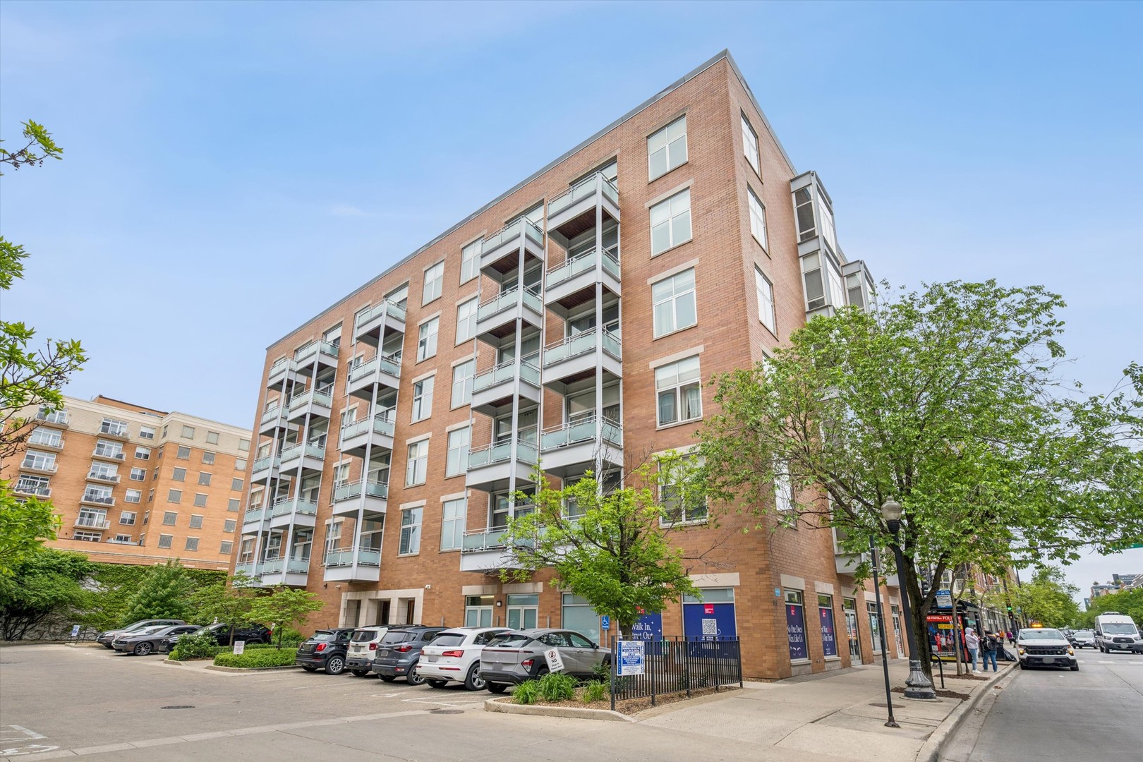949 W Madison Street Unit: 406