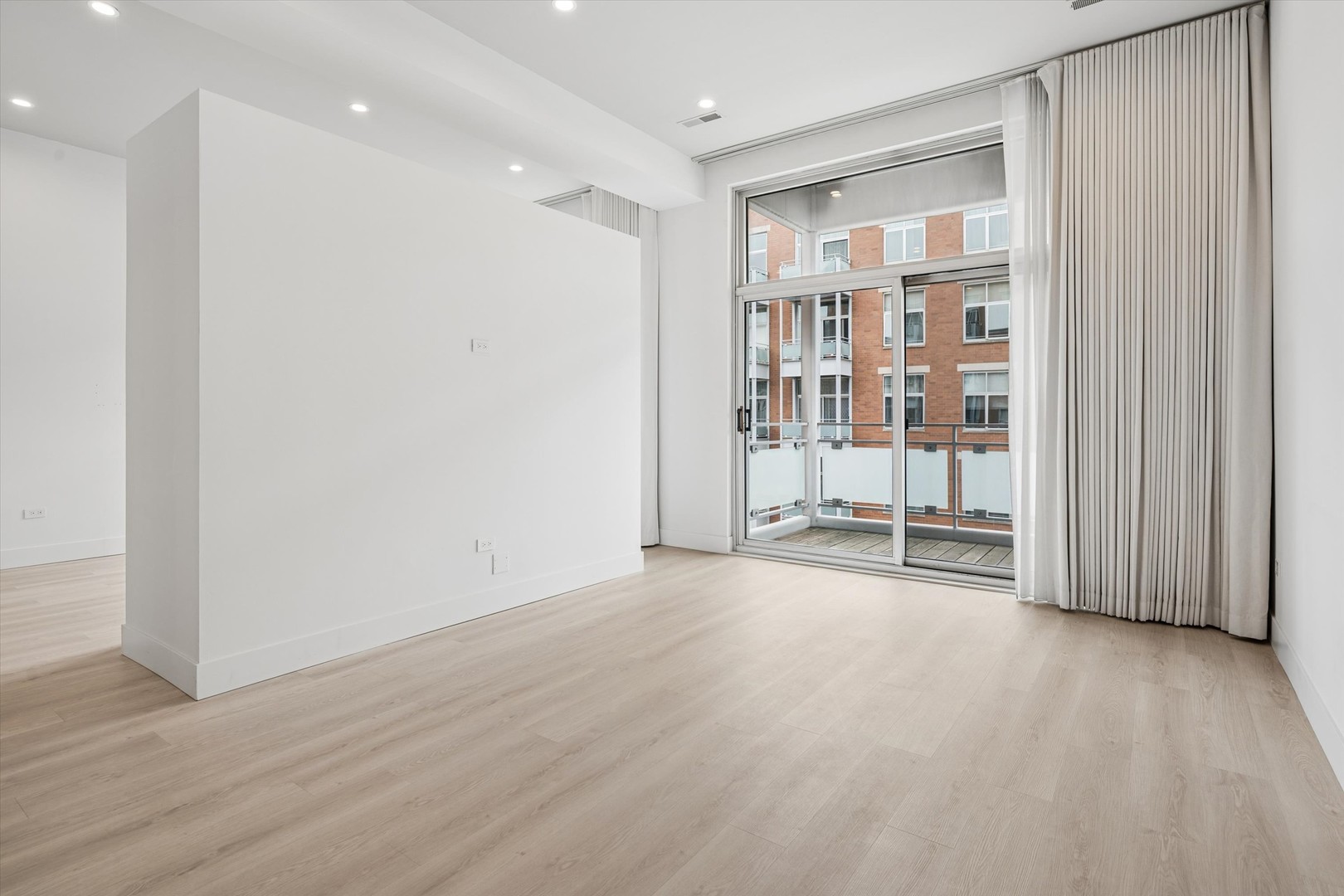949 W Madison Street Unit: 406