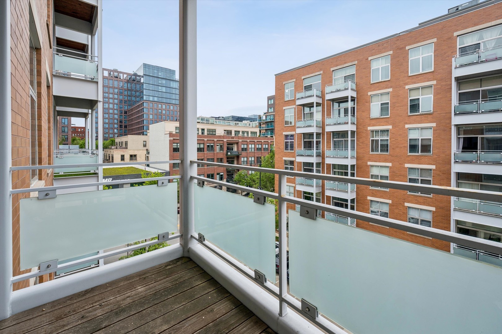 949 W Madison Street Unit: 406