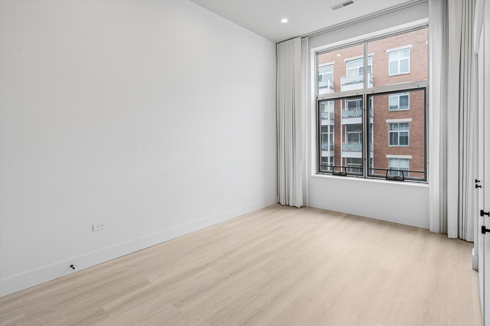 949 W Madison Street Unit: 406