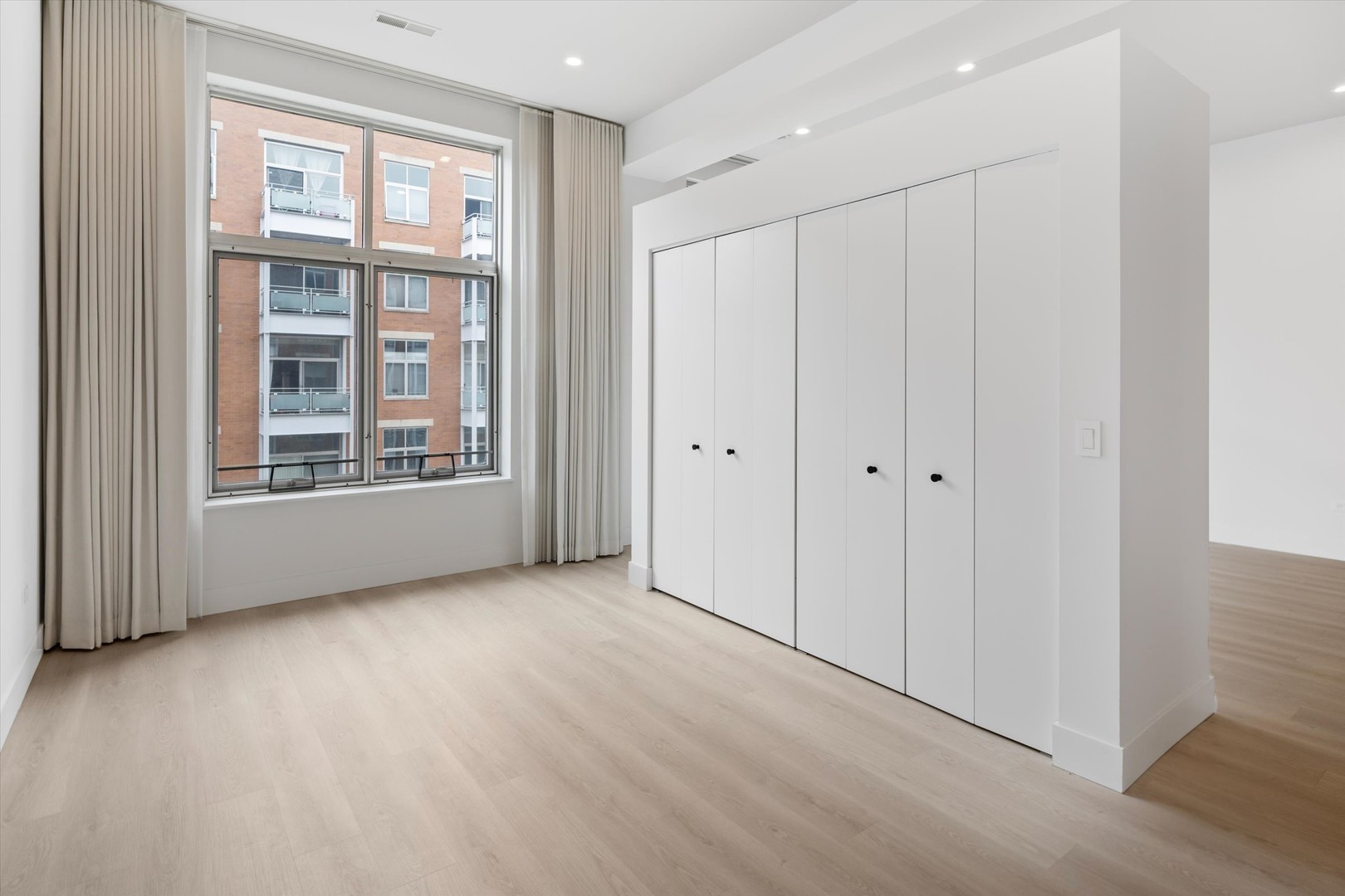 949 W Madison Street Unit: 406