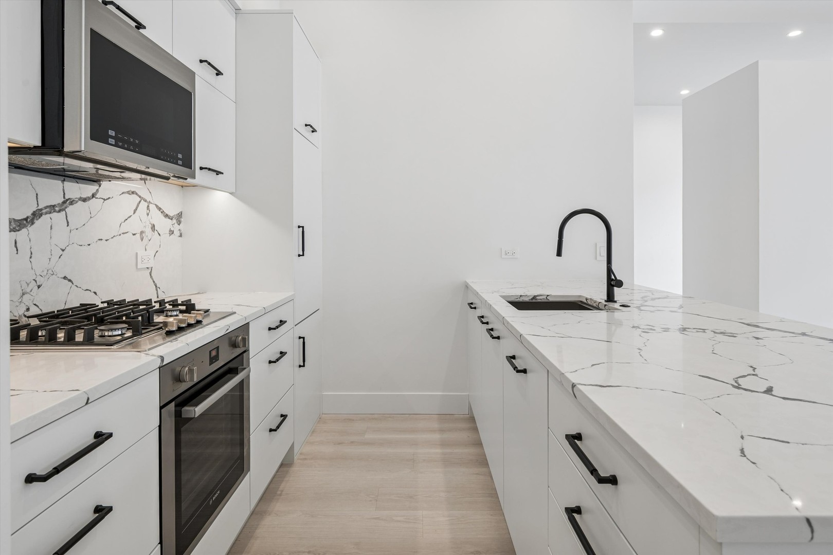 949 W Madison Street Unit: 406