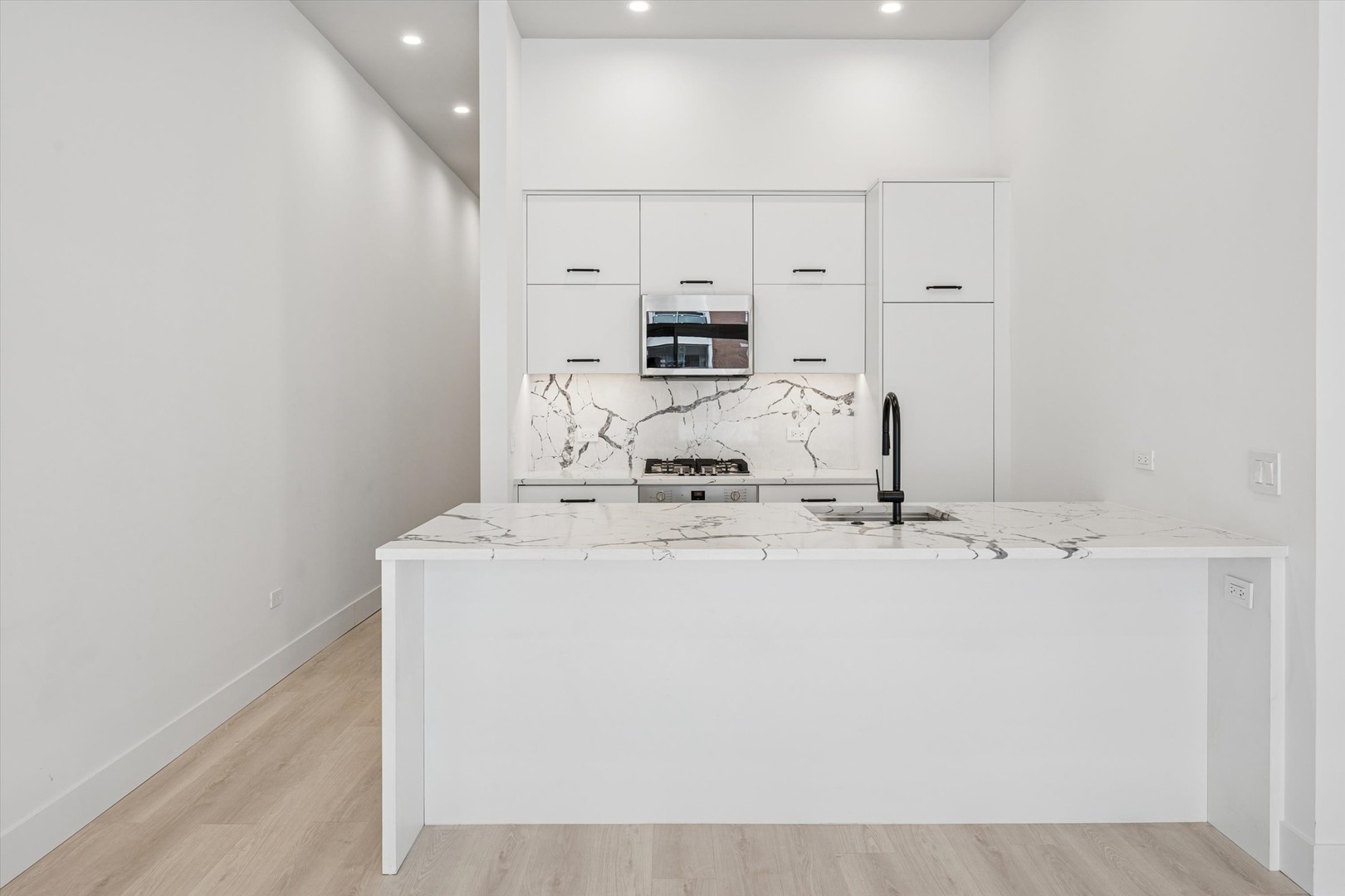 949 W Madison Street Unit: 406
