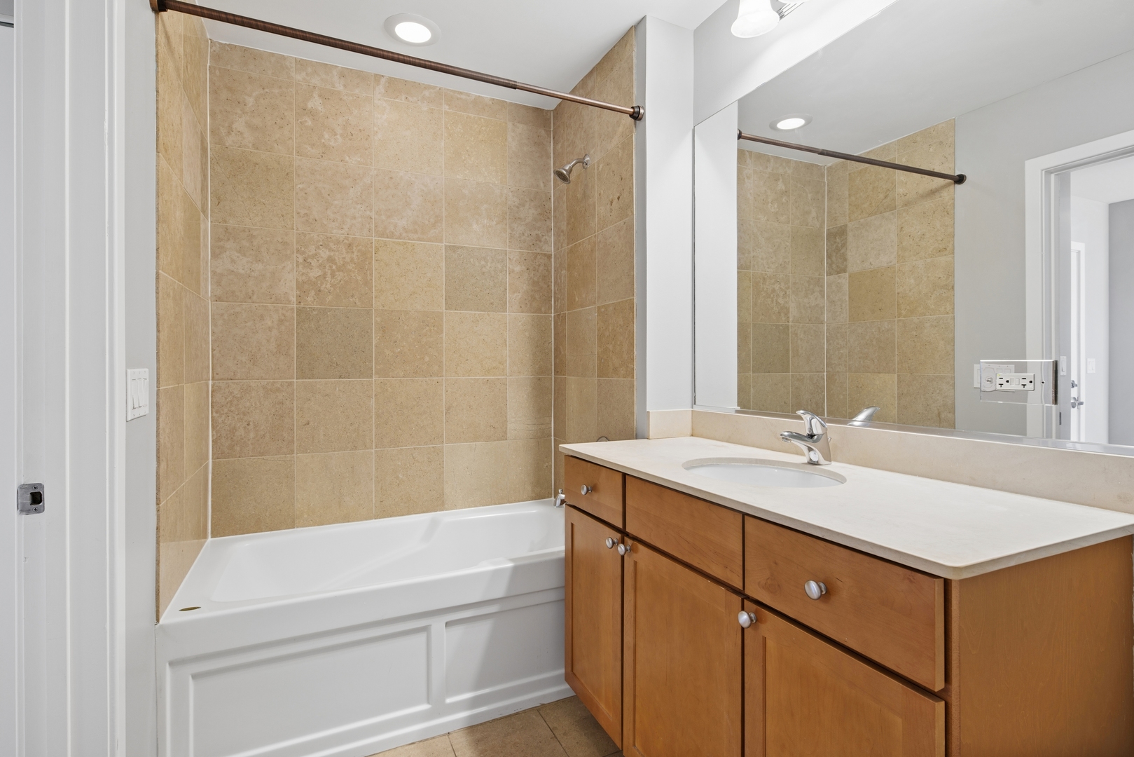 901 W Madison Street Unit: 601