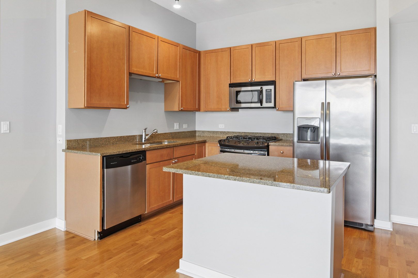 901 W Madison Street Unit: 601
