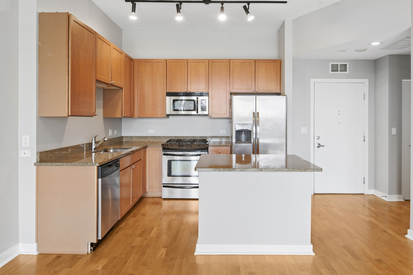 901 W Madison Street Unit: 601