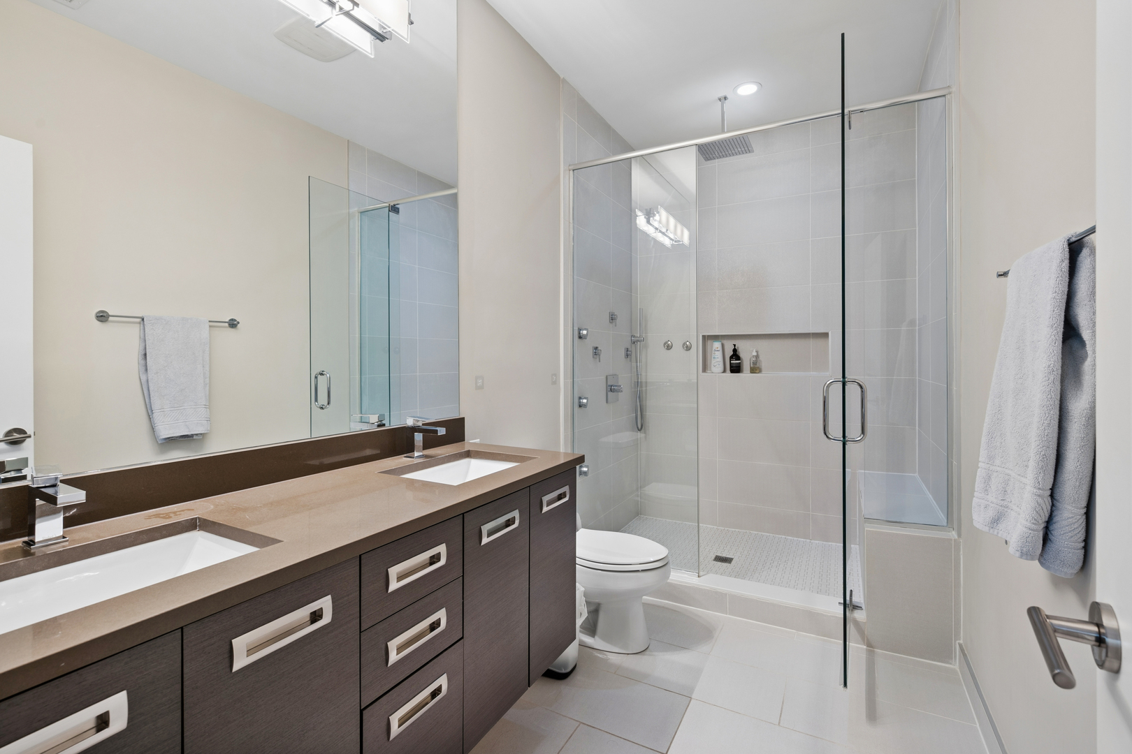 2136 W North Avenue Unit: 3W