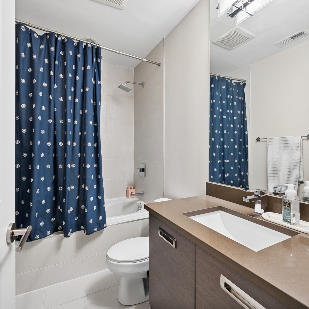 2136 W North Avenue Unit: 3W