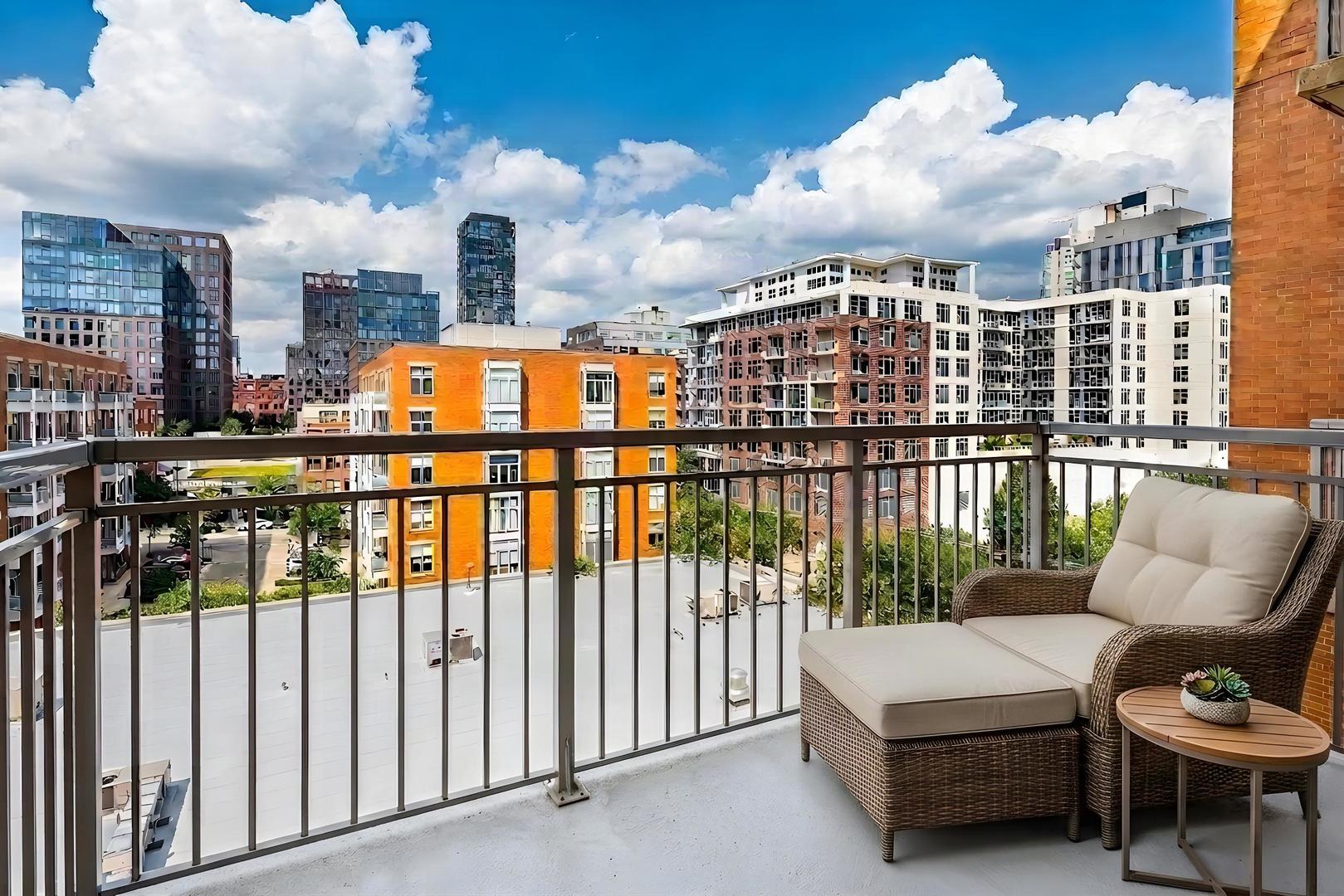 950 W MONROE Street Unit: 616