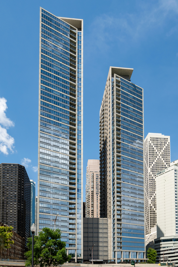 600 N Lake Shore Drive Unit: 4211