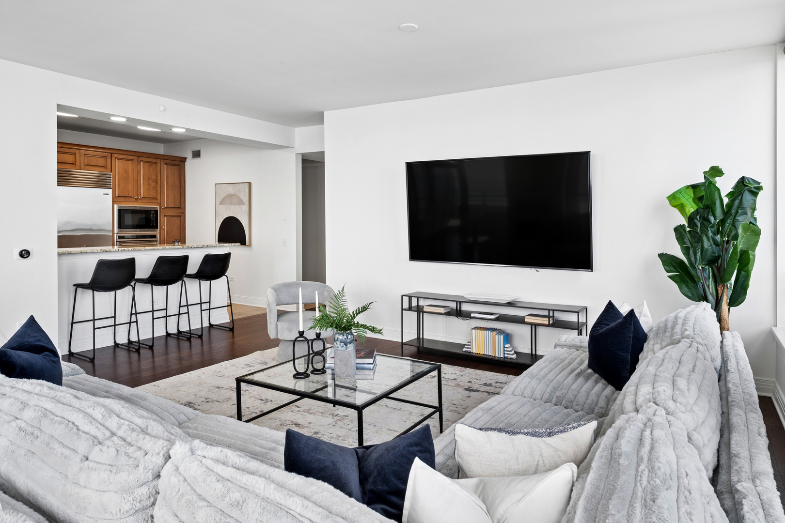 600 N Lake Shore Drive Unit: 4211