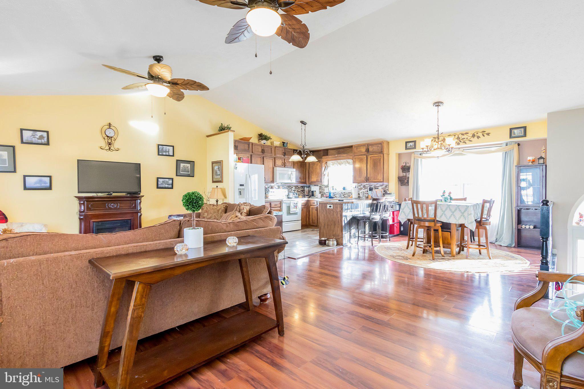 92 STRADA DRIVE EAST