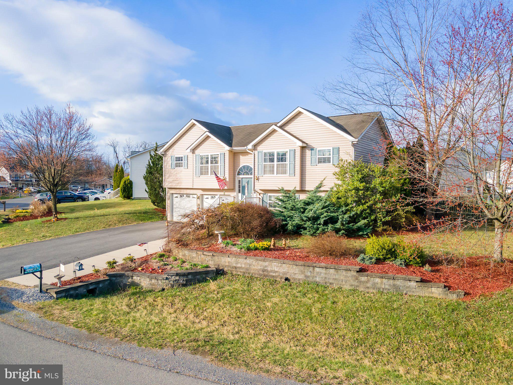 92 STRADA DRIVE EAST