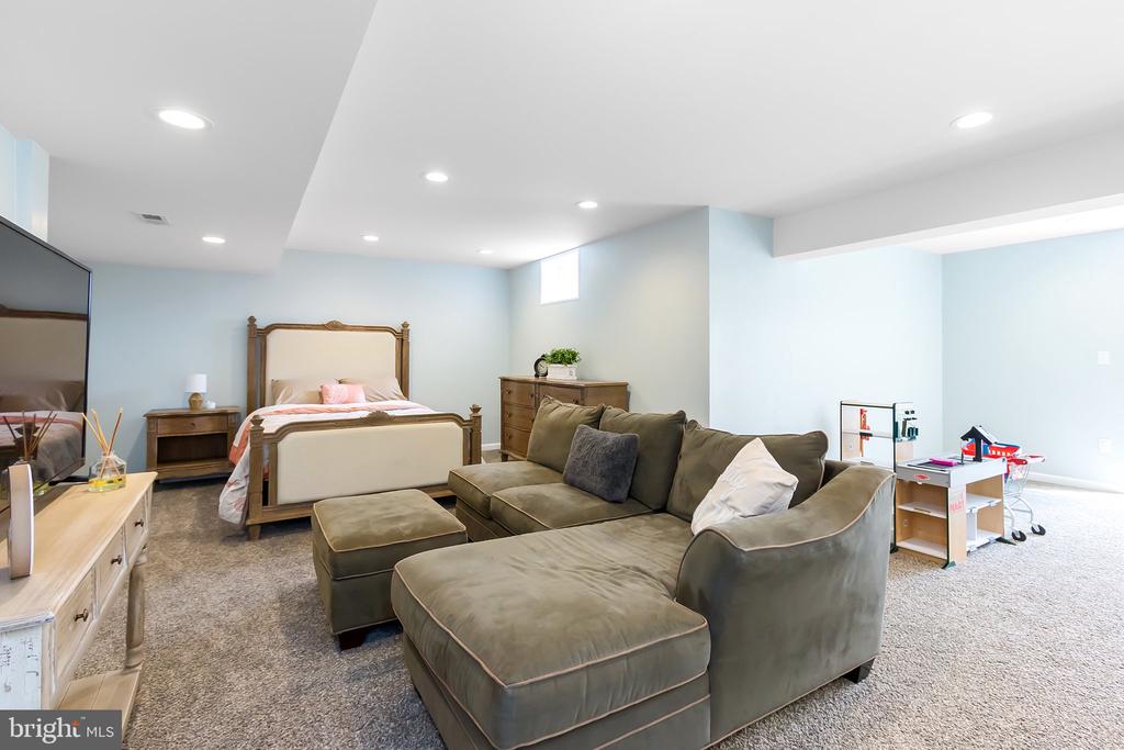 47 LOFTING LN