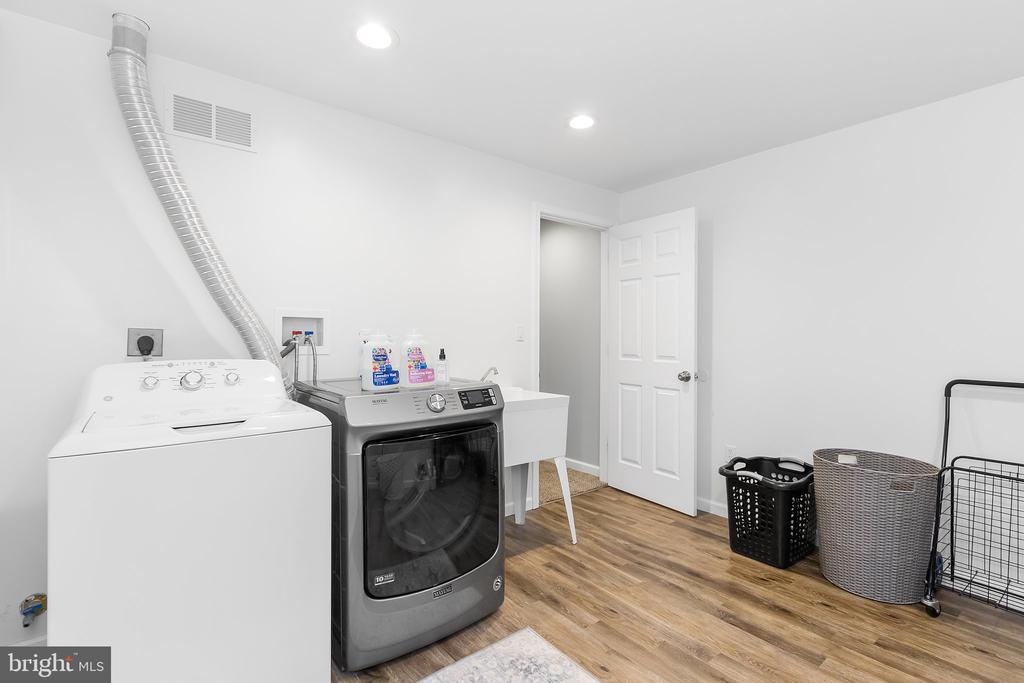 47 LOFTING LN
