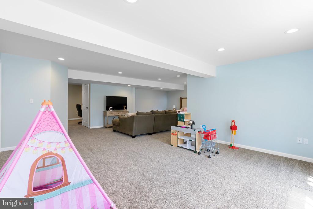 47 LOFTING LN
