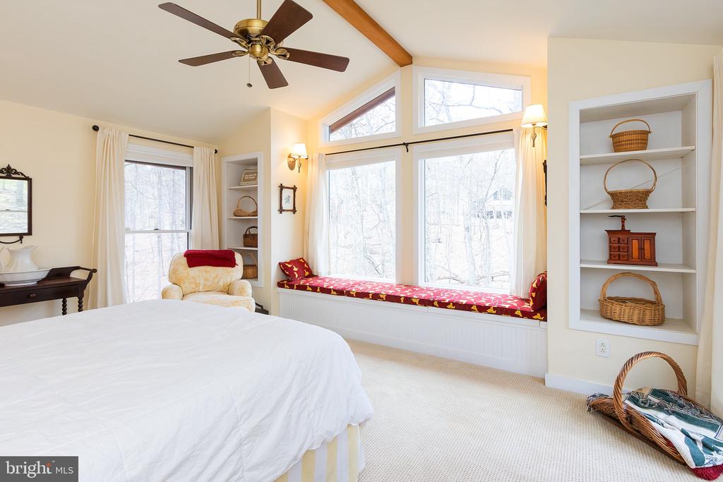 405 CAYUGA TRAIL