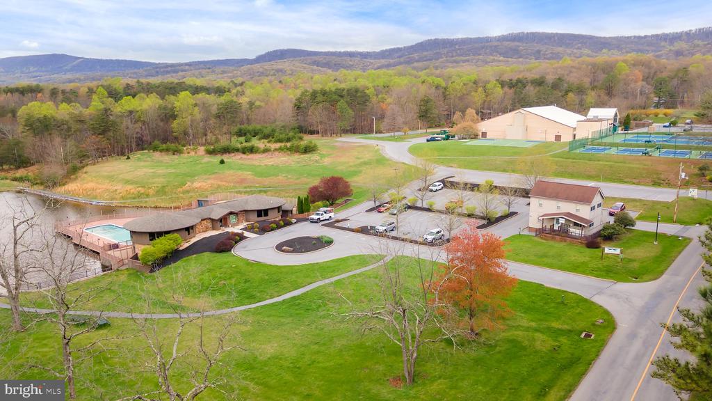 405 CAYUGA TRAIL