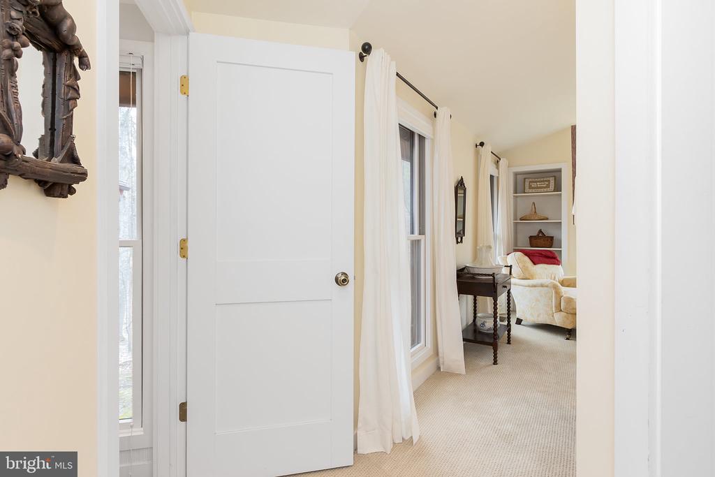405 CAYUGA TRAIL