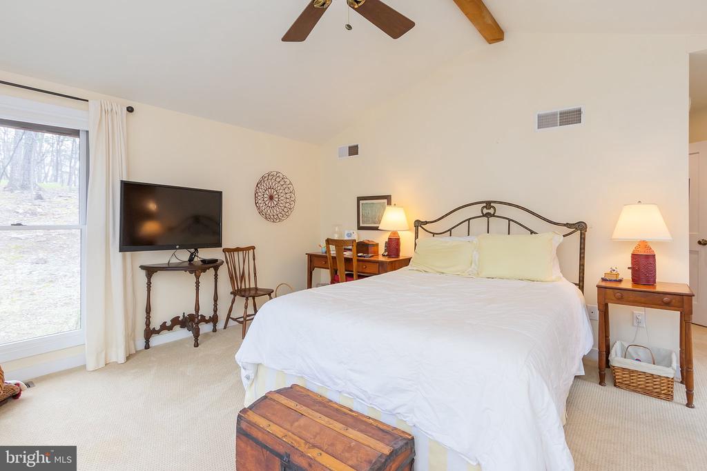 405 CAYUGA TRAIL