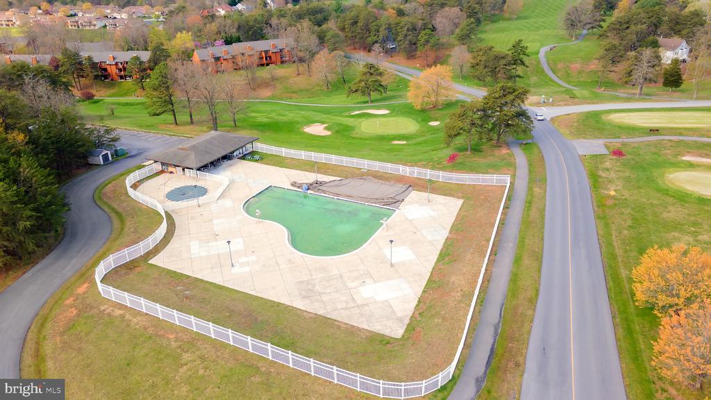 405 CAYUGA TRAIL