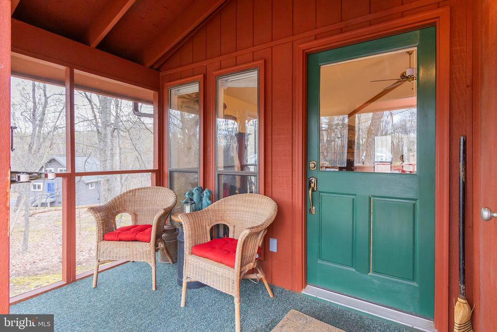 405 CAYUGA TRAIL
