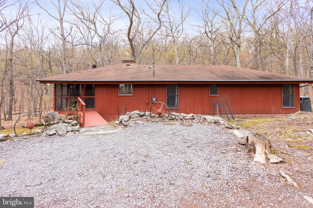 405 CAYUGA TRAIL