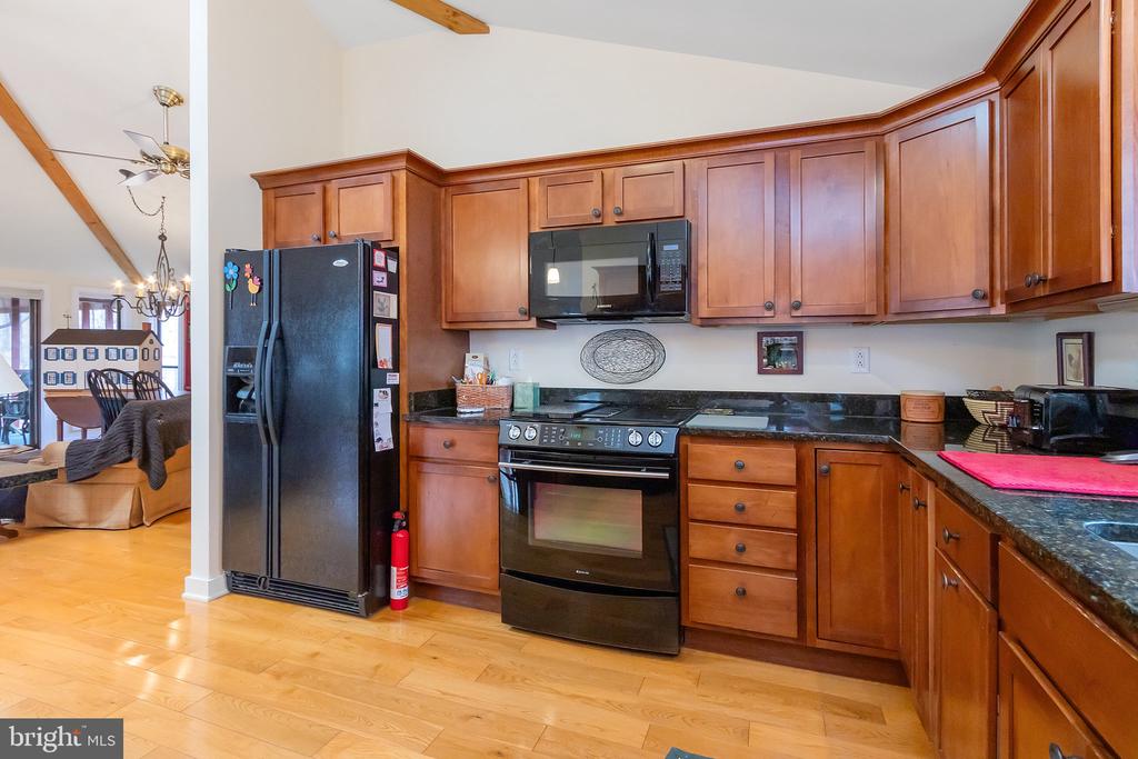 405 CAYUGA TRAIL