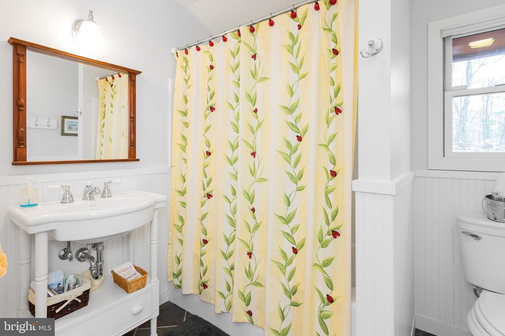 405 CAYUGA TRAIL
