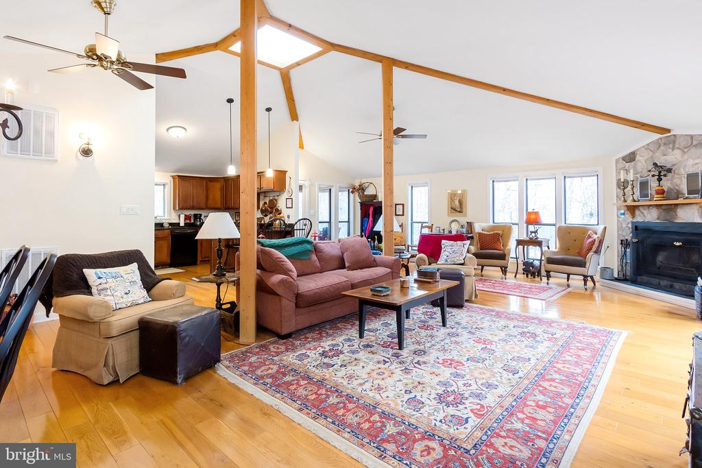 405 CAYUGA TRAIL