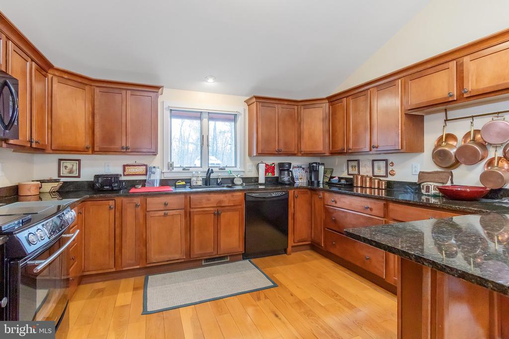 405 CAYUGA TRAIL