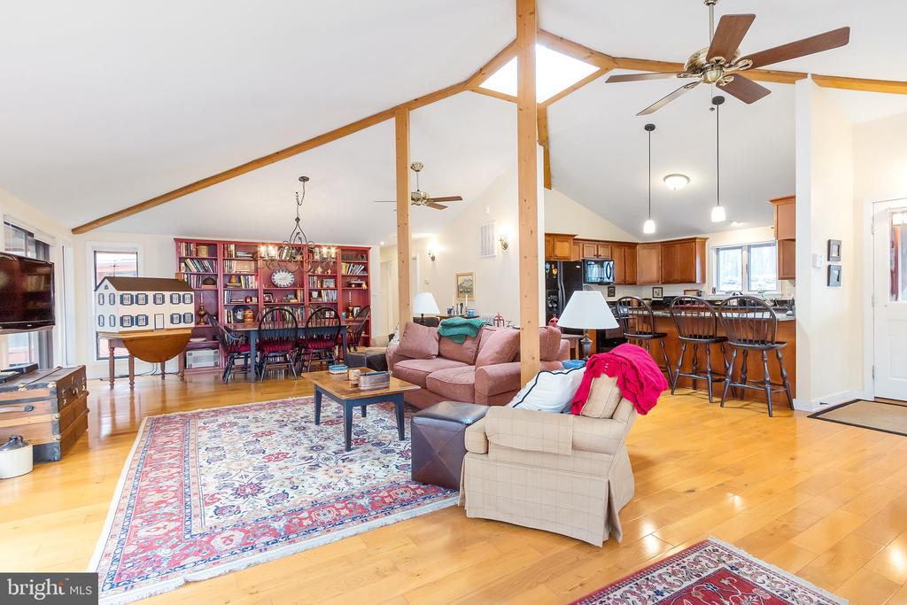 405 CAYUGA TRAIL