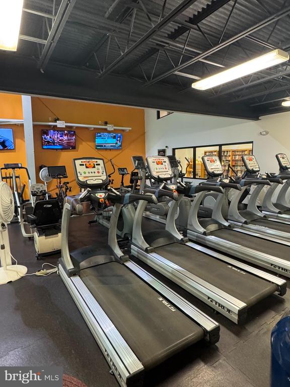 405 CAYUGA TRAIL