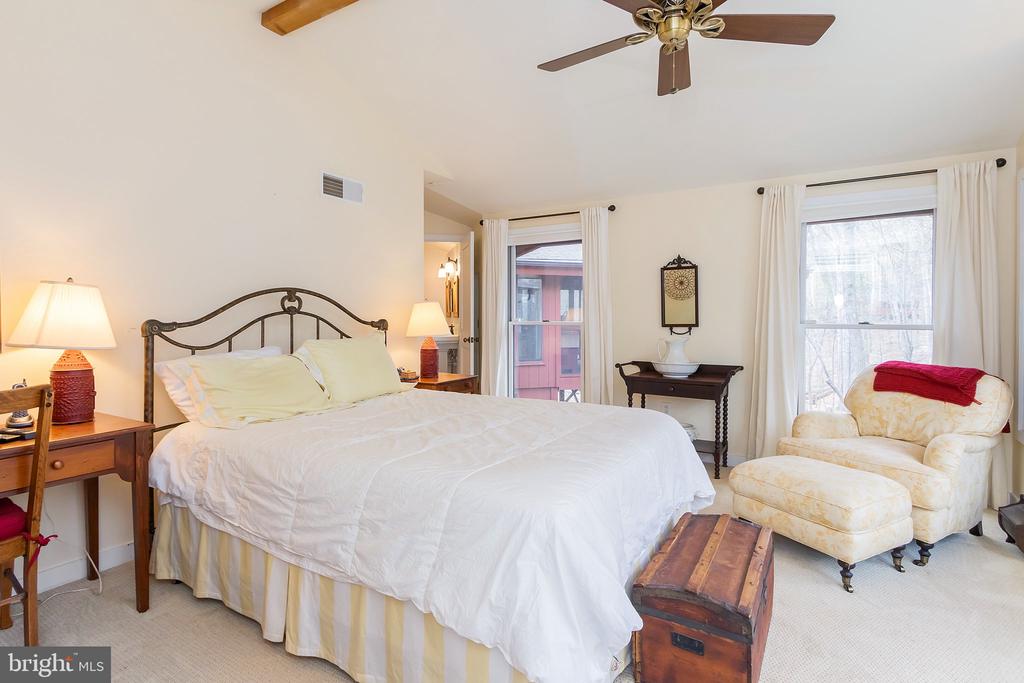 405 CAYUGA TRAIL