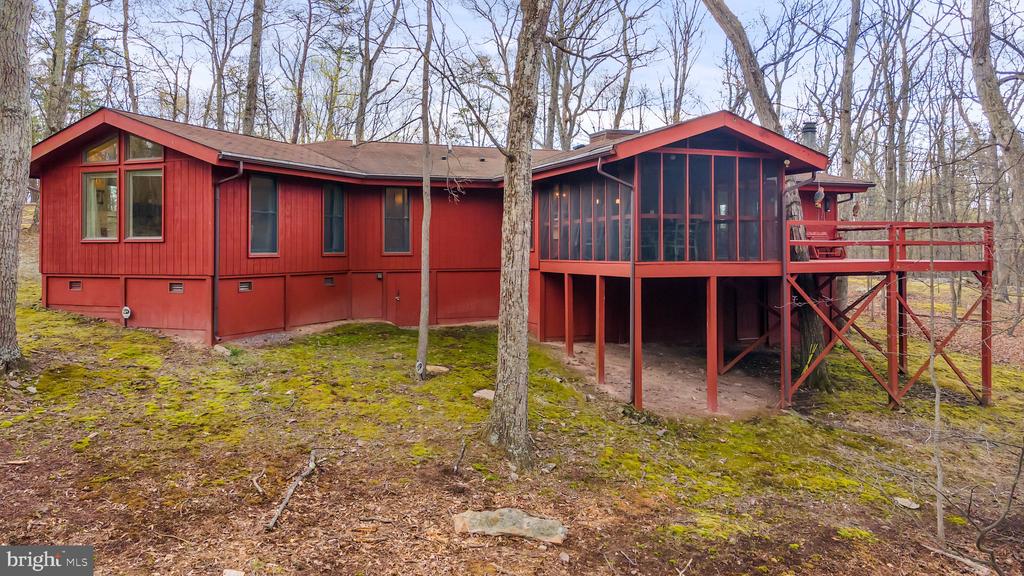 405 CAYUGA TRAIL