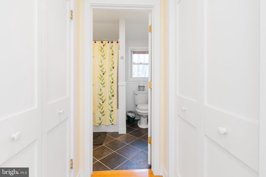 405 CAYUGA TRAIL