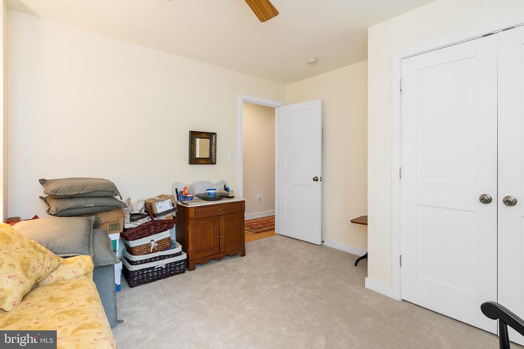 405 CAYUGA TRAIL