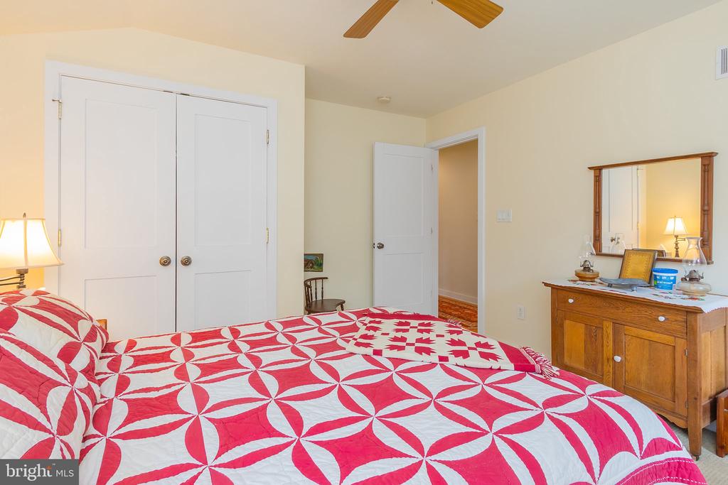 405 CAYUGA TRAIL