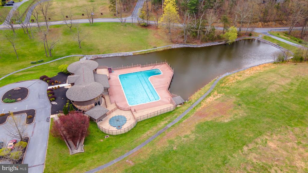 405 CAYUGA TRAIL