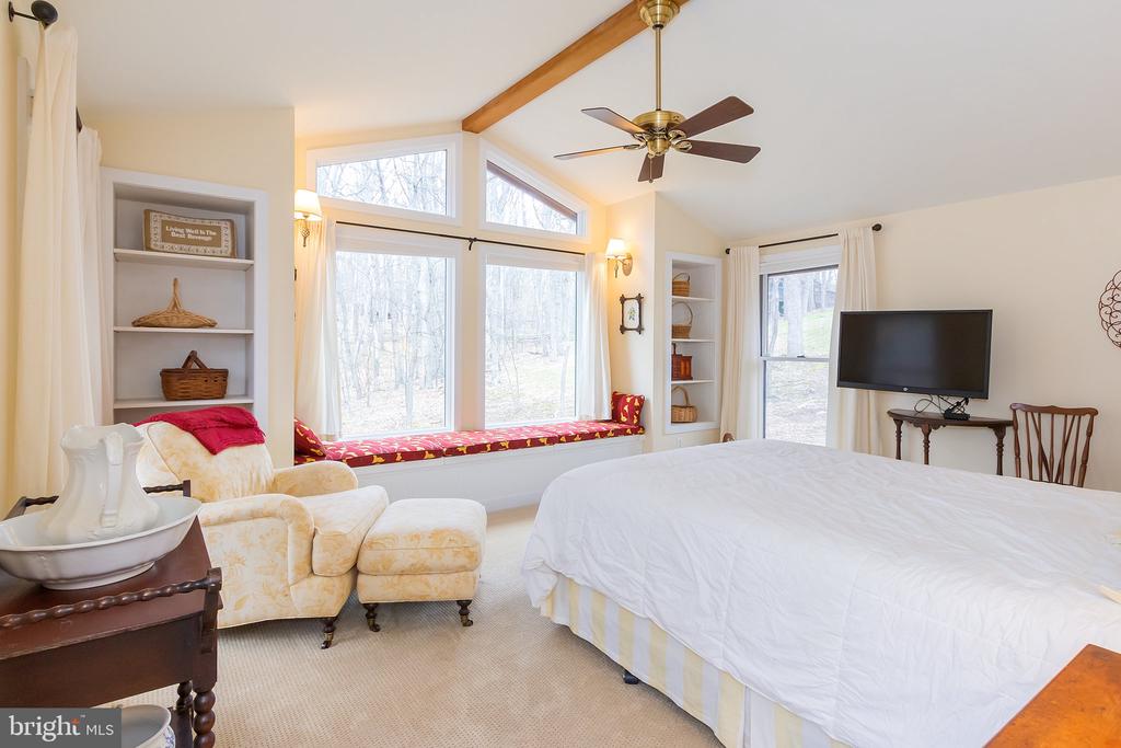 405 CAYUGA TRAIL