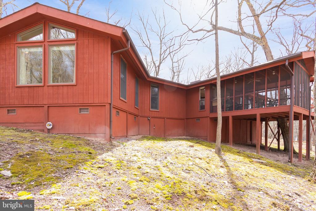 405 CAYUGA TRAIL