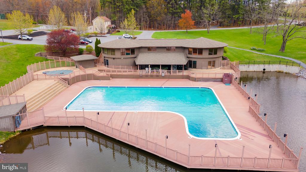 405 CAYUGA TRAIL