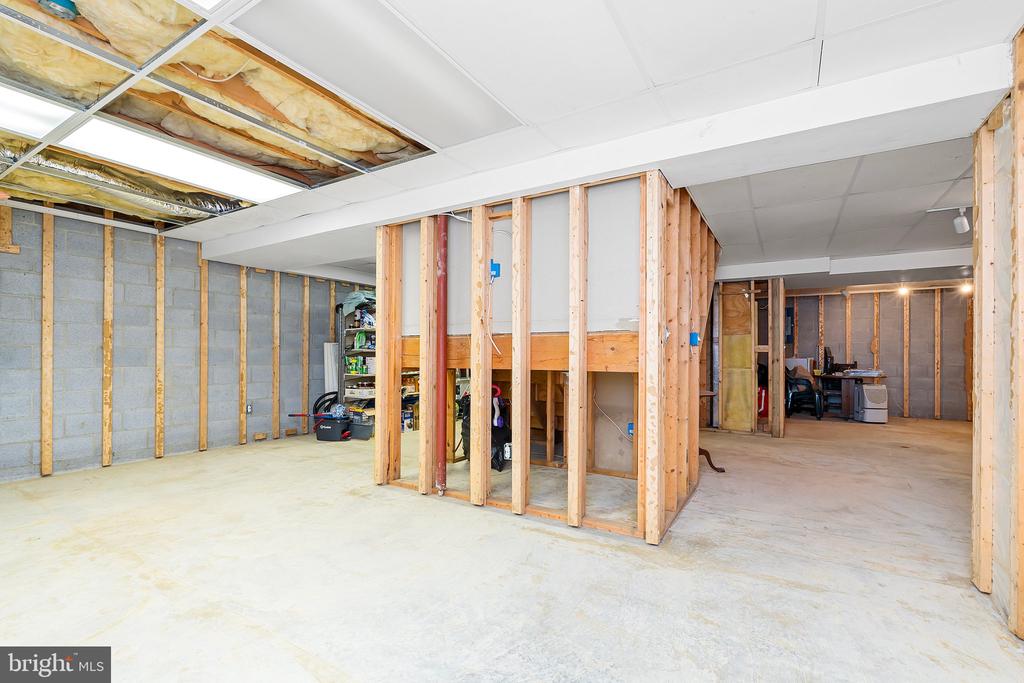 805 MULBERRY DRIVE