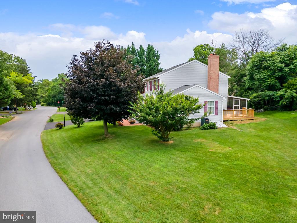 805 MULBERRY DRIVE
