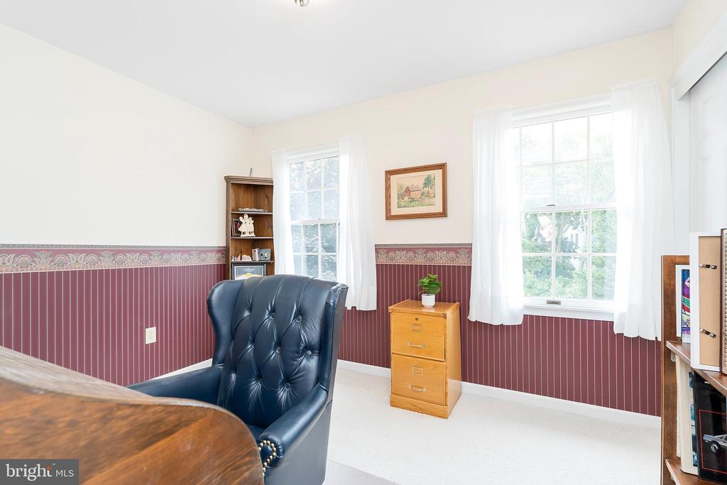 805 MULBERRY DRIVE