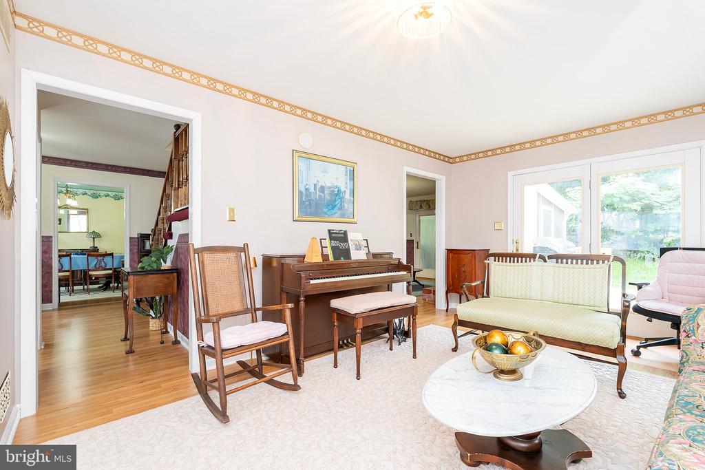 805 MULBERRY DRIVE