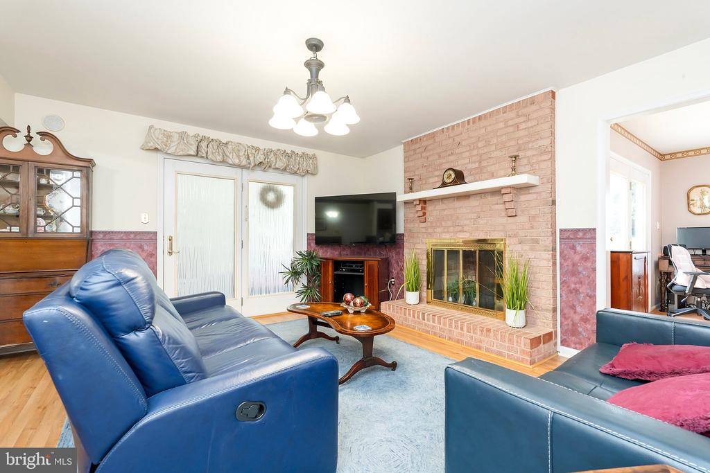 805 MULBERRY DRIVE