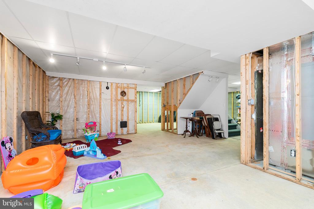 805 MULBERRY DRIVE