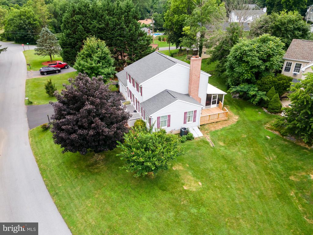 805 MULBERRY DRIVE