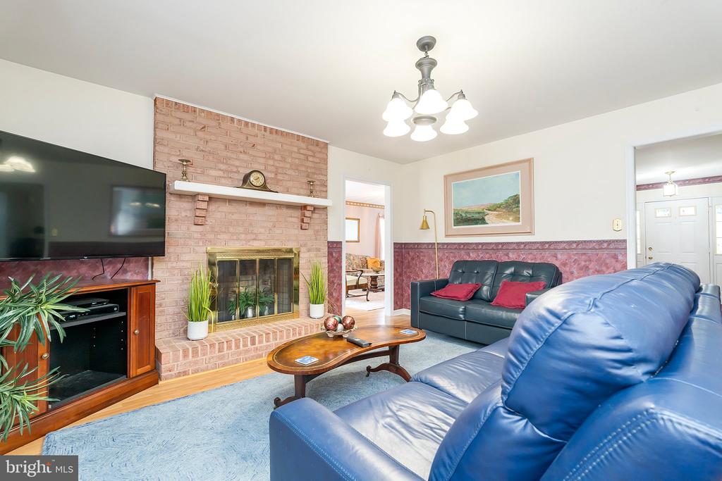 805 MULBERRY DRIVE